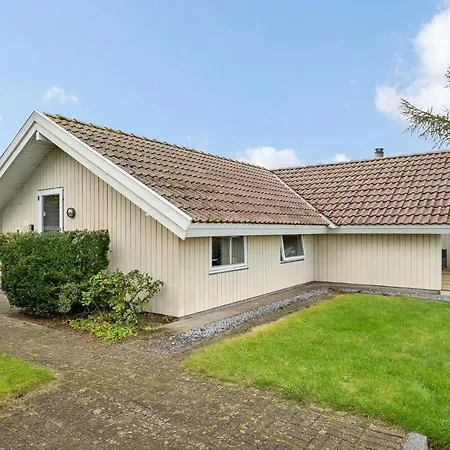 Awesome In Koge With House Sea View Holiday home Valloby