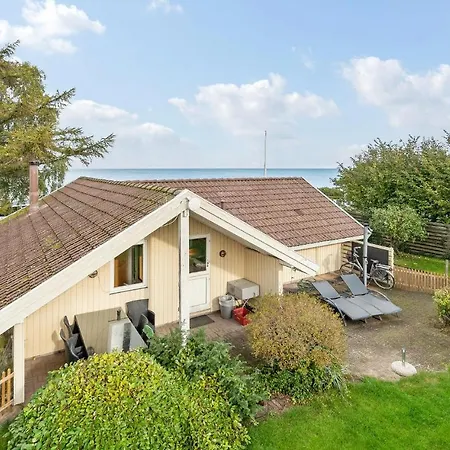 Awesome In Koge With House Sea View Holiday home Valloby